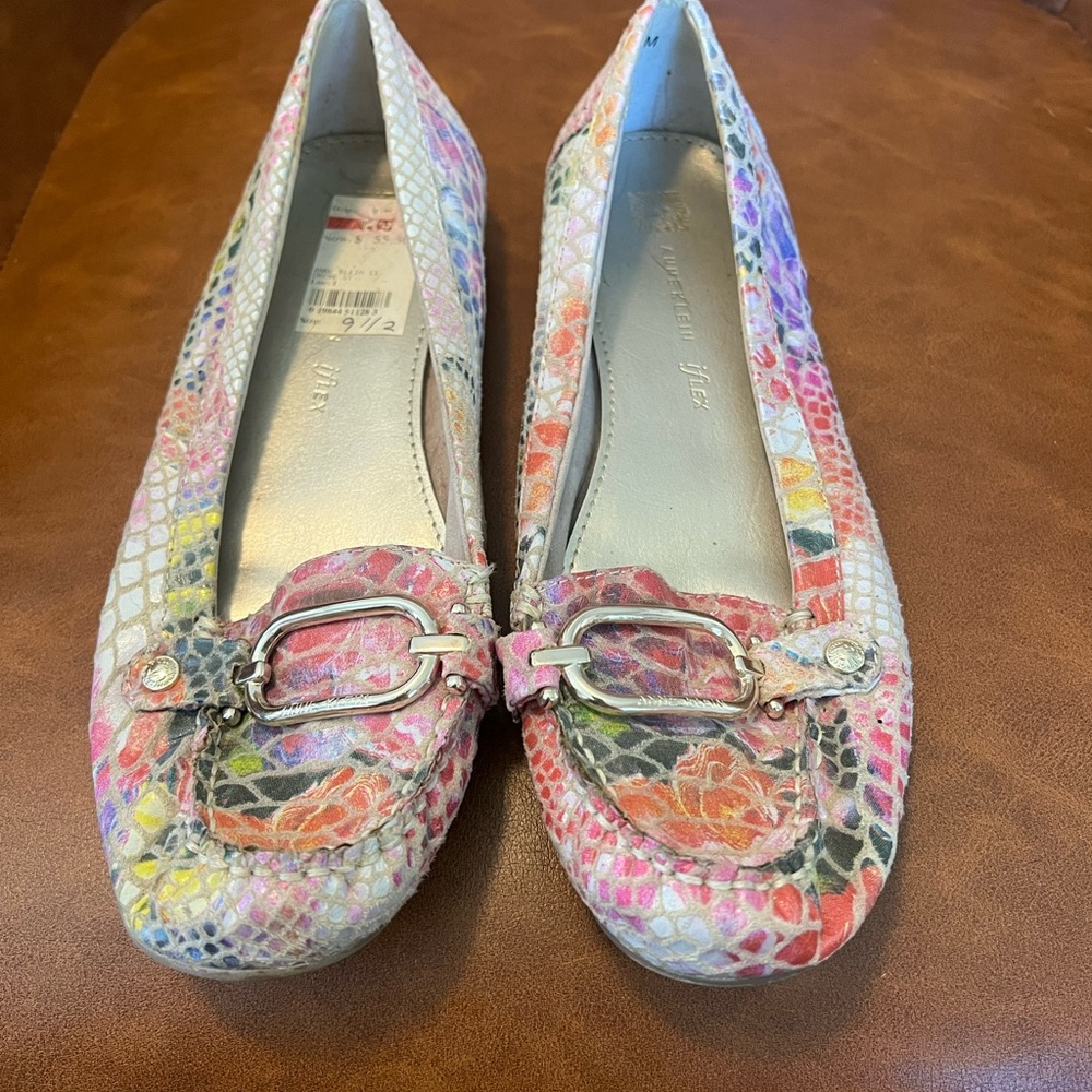 Anne Klein flower multicolor flats